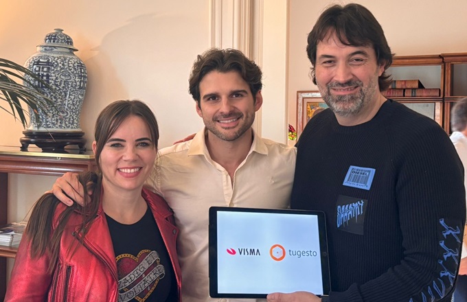 Desde la izquierda: Lidón Serra, cofundadora de tugesto, Miguel García-Paredes, M&A manager de Visma Group para Iberia, y Manuel Fandos, CEO de tugesto