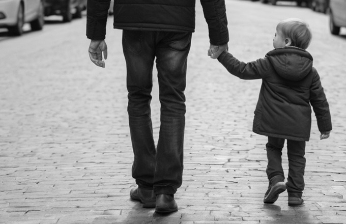Conceden a un padre reducir su horario de trabajo para cuidar a su hijo de tres años cuya madre disfruta de jornada reducida en la misma empresa