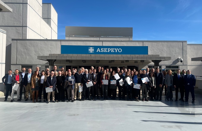 Foto de familia en el acto de clausura de la promoción, celebrado en el Hospital Asepeyo Sant Cugat.