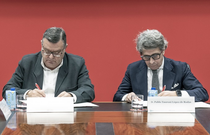 José Luis Martínez Donoso, director general de Fundación ONCE, y Pablo Tauroni López de Rodas, director de relaciones sociolaborales de El Corte Inglés.