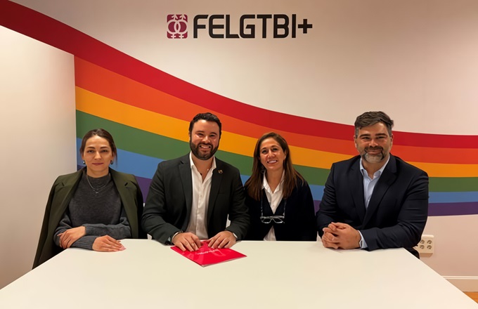 Desde la izquierda: Yulia Skrynnyk, directora comercial de MarSenses Hotels & Homes, William Gil, director ejecutivo de la FELGTBI+, Carmen Sánchez-Cogolludo, responsable de talento e inserción sociolaboral de la FELGTBI+, y Rodrigo Fitaroni, director general de MarSenses Hotels & Homes.