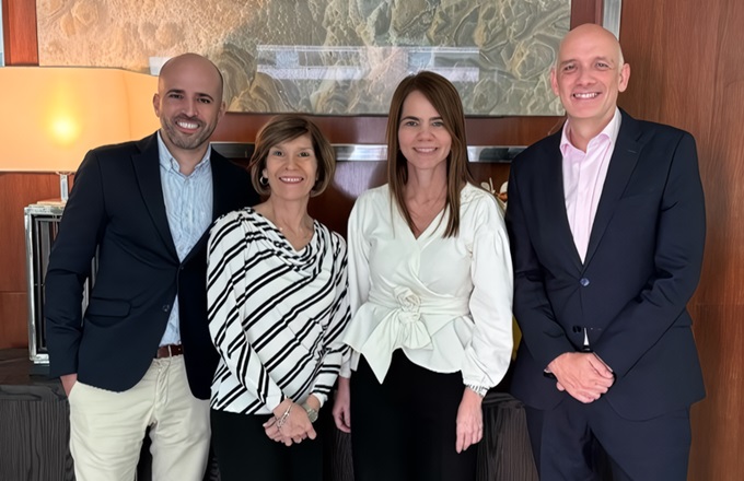 Desde la izquierda, Óliver González, socio fundador de AYT, Carmen Pozo, CEO de Allion Consulting, Lorena Carbó, gerente de desarrollo de talento de Allion Consulting, y Javier Caparrós, socio fundador de AYT.