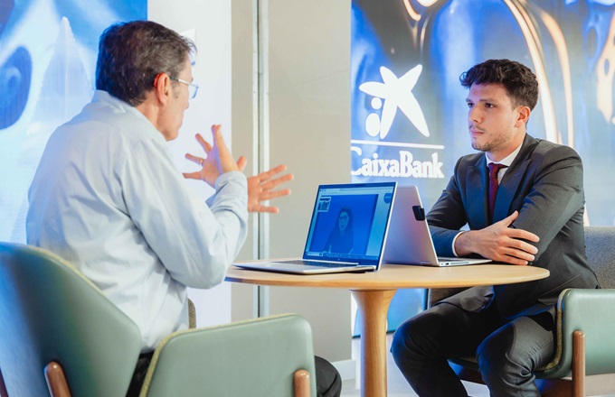 CaixaBank contará con un servicio de videointerpretación en lengua de signos en todas sus sucursales