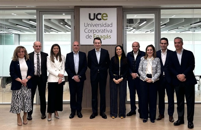 El consejero delegado de Enagás, Arturo Gonzalo (en el centro de la imagen), con el resto de integrantes del comité ejecutivo de la compañía, durante la presentación de su universidad corporativa.