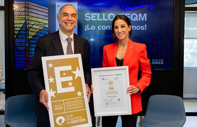 Imagen de Patricia Otero, directora general de Ilunion Accesibilidad, y Miquel Romero, director de servicios del Club de Excelencia en Gestión.
