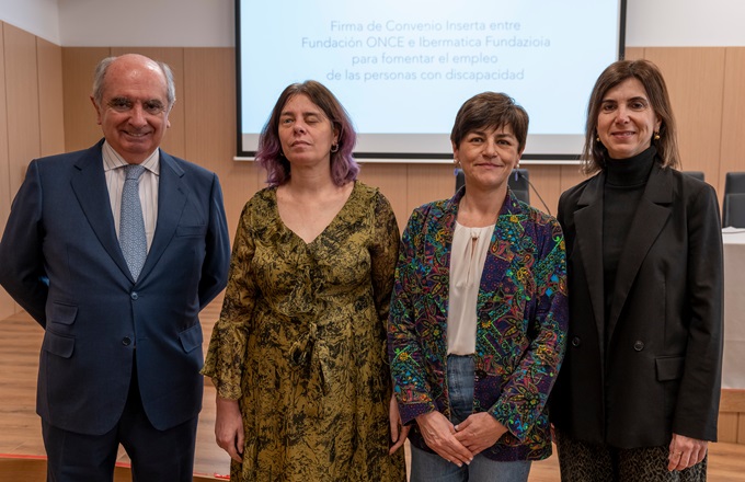 Desde la izquierda: Joseba Inchaurraga, Virginia Carcedo, secretaria general de Fundación ONCE y vicepresidenta ejecutiva de Inserta Empleo, Maria Angeles Martinez, directora regional de Inserta, e Itziar Cuenca, directora de Fundación Ibermática.