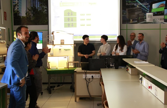 Imagen de la inauguración del aula Schneider Electric en el Colegio Salesianos Atocha de Madrid