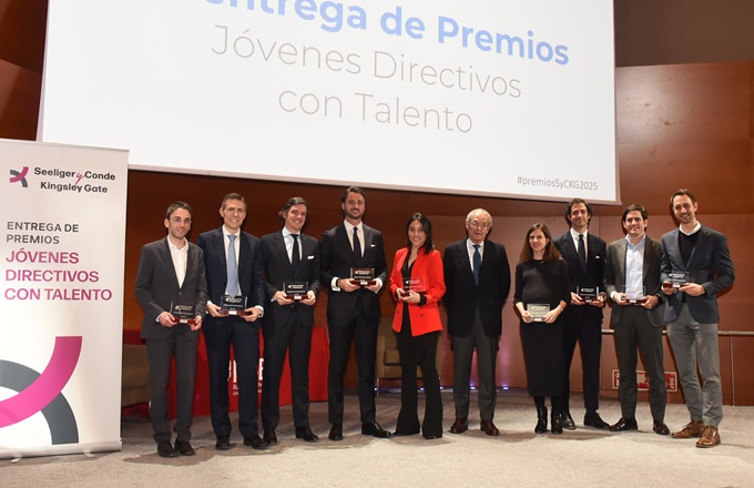 Desde la izquierda: Jorge Salas, Diego Reija, Jaime Lago de Lanzós, Patricio Morenés, Ana Riera, Luis Conde, Olivia Calafat, Íñigo Zaldivar, Kerman Gabiola y Jaime Rodríguez de Santiago. 