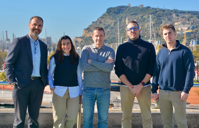 Desde la izquierda, Pau Guarro, CEO de Between, María Castilla, communications, events & social media en Between, Miquel Martí, CEO de Tech Barcelona, Nacho García, director de marketing en Between, y Gerard Forca, memberships & partnerships coordinator en Tech Barcelona.