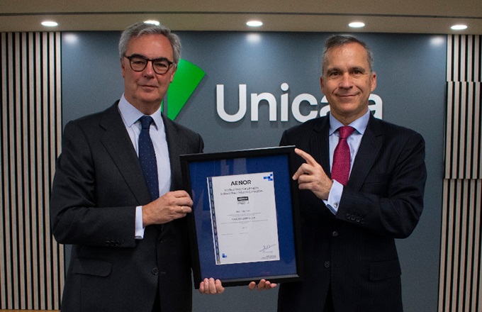 Imagen de José Sevilla, presidente de Unicaja, y Rafael García Meiro, CEO de Aenor.