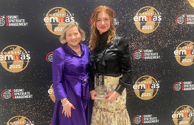 Imagen de Ana Gazarian, CEO de EMS (dcha.), con Claire Tennant-Scull, global director de The Forum for Expatriate Management (FEM)