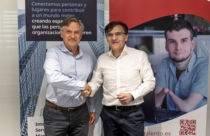 Imagen de Javier Urbiola (izda.), presidente de ISSAlberto Durán, vicepresidente ejecutivo de Fundación ONCE