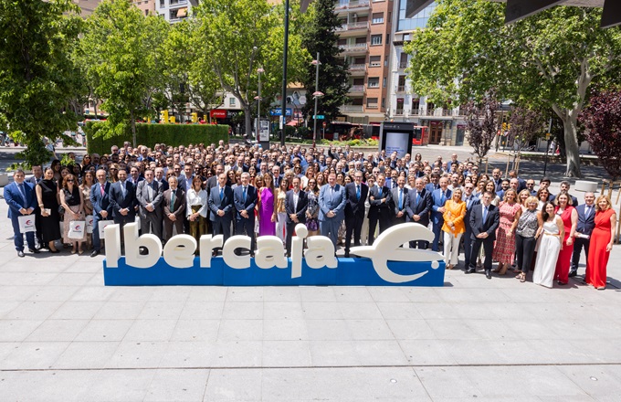 Imagen de los empleados premiados por Ibercaja
