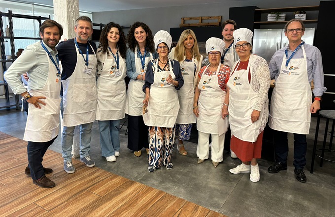 Imagen de voluntarios de NN colaborando con Adopta un Abuelo