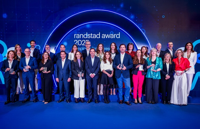 Imagen de los representantes de las empresas galardonadas en los Randstad Employer Brand Research 2025