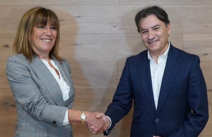 Imagen de Astrid López de la Serna, directora general de Fundación de Trabajadores de la Siderurgia Integral, y Luis Prendes, director general de Fundación Telefónica.
