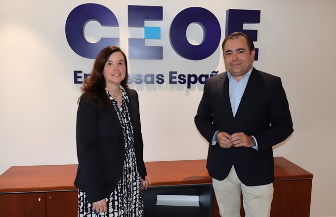 Imagen de Angelines Basagoiti, CEO de Healthy Minds, y Borja Echegaray, jefe del área de Empresas de CEOE.