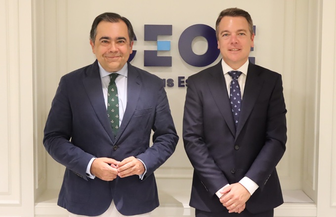 Imagen de Borja Echegaray, jefe del área de Empresas de la CEOE, y Francisco Cámara, director general de Universae.