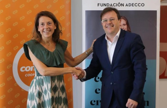 Imagen de Arancha Jiménez, directora de estrategia, fundraising y desarrollo de la Fundación Adecco, y Pedro Hernández, director de personas y bienestar de Consum