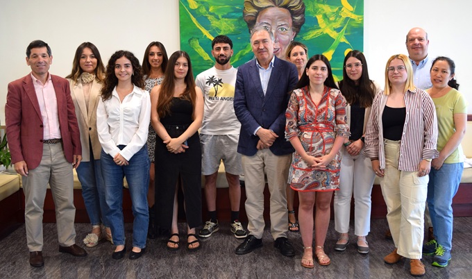 Imagen de los jóvenes participantes en el programa de prácticas de Galletas Gullón.
