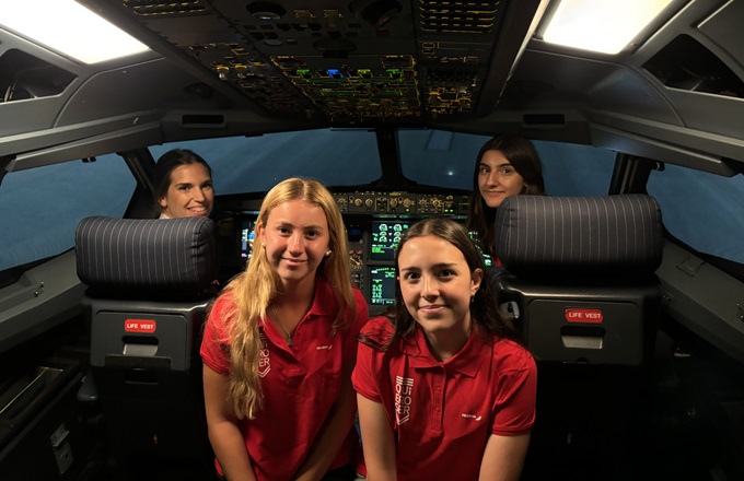Imagen de participantes en Quiero ser en un simulalador de vuelo