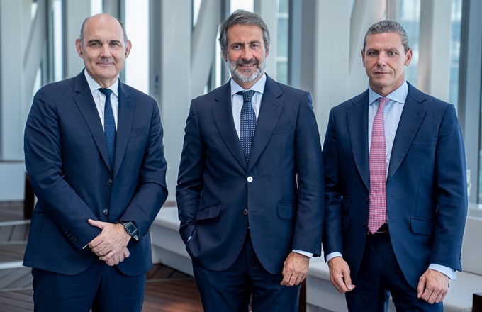 Imagen de Francisco Uría, Juanjo Cano, presidente de KPMG en España, y Francisco Pérez Bermejo.