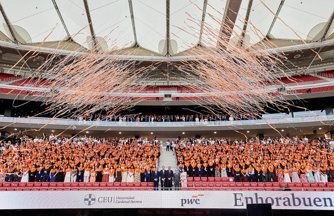 Imagen de la entrega de diplomas celebrada en el Estadio Riyadh Air Metropolitano de Madrid