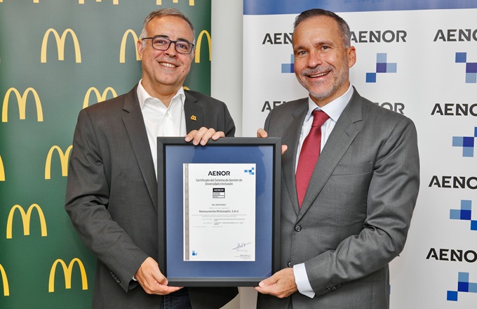 Imagen de Luis Quintiliano, presidente de McDonald's España, y Rafael García Meiro, CEO de Aenor