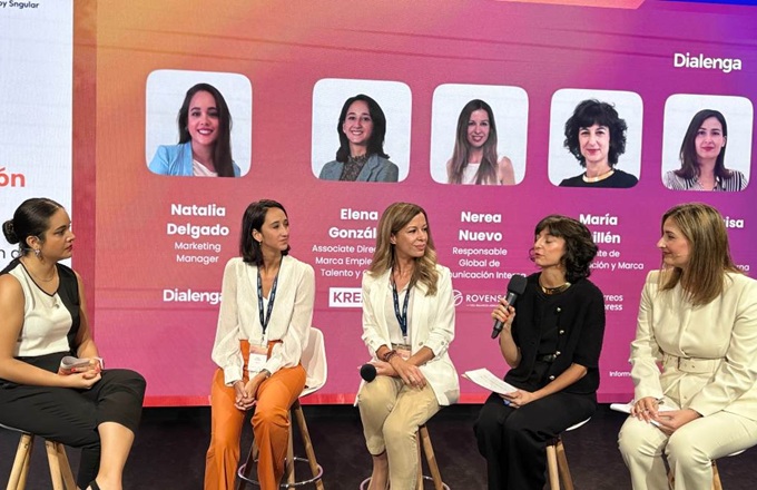 Imagen de Natalia Delgado, Elena González, Nerea Nuevo, María Guillén y María Luisa García, durante el debate.