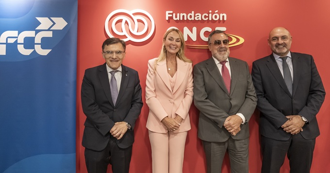Imagen de Esther Alcocer Koplowitz, presidenta del Grupo FCC, Miguel Carballeda Pinedo, presidente del Grupo Social ONCE, Pablo Colio Abril, consejero delegado del Grupo FCC, y Alberto Durán, vicepresidente ejecutivo de Fundación ONCE.