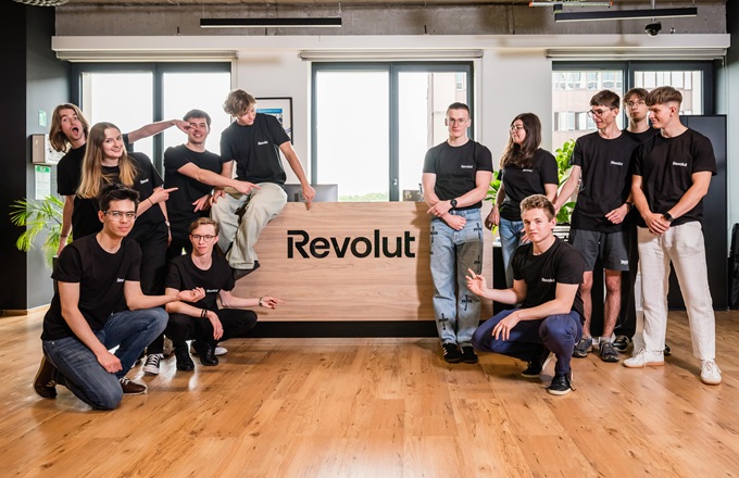 Revolut ofrecerá más de 200 plazas en Madrid y Barcelona para estudiantes y recién graduados