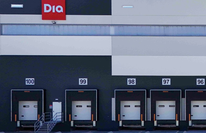 Imagen de una plataforma logística de Dia