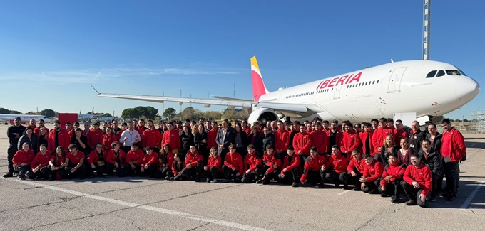 Imagen de los alumnos de FP que se acaban de incorporar a Iberia Mantenimineto