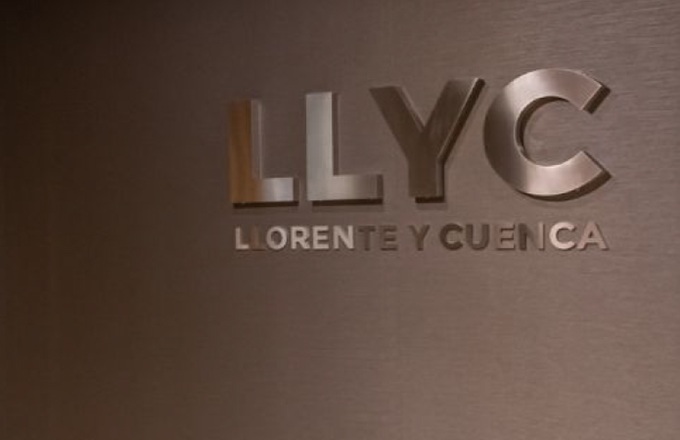 Imagen de una oficina de LLYC