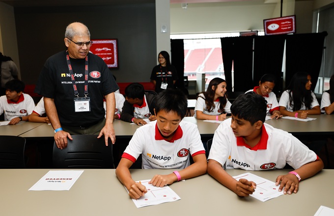 Imagen de una sesión de formación del programa 49ers EDU