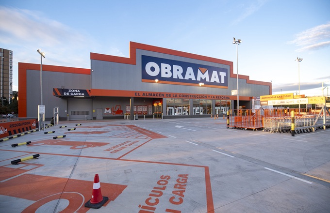 Imagen de un almacén de Obramat