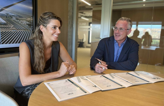 Imagen de Eugenia Miralles, ESG manager de Prosolia Energy, y Fernando Trénor, responsable del departamento comercial para Levante de EQA.
