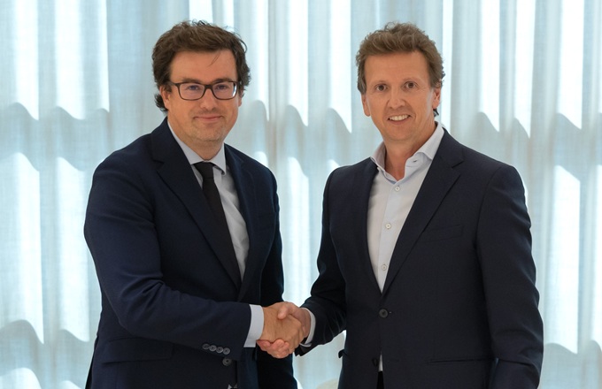Imagen de Juan Medina, director general de personas, organización y legal de Unicaja, y Adolfo Pellicer, VP & country mánager, Iberia de Workday