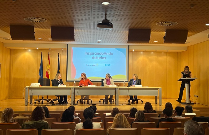 Imagen del acto institucional celebrado en Asturias en el marco de la colaboración entre la Fundación Inspiring Girls y Alsa.
