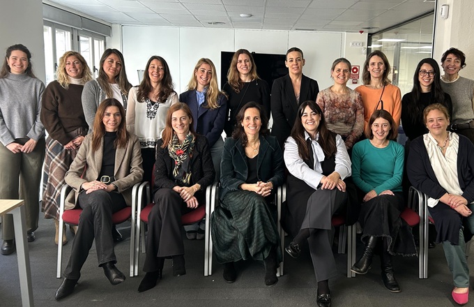 Imagen de la sesión inicial de formación de De mujer a mujer 2026 