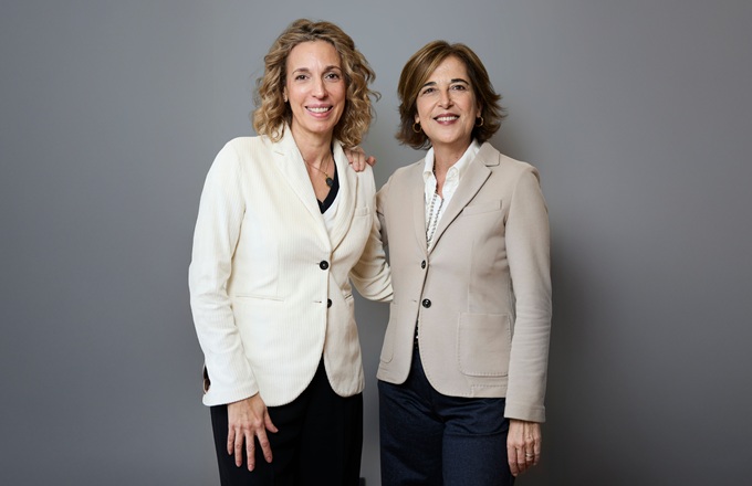Imagen de Àngels Chacón (izda.) y María Cura.