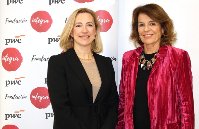 Imagen de Ana Botella, presidenta ejecutiva de Fundación Integra, y Ana Peláez Morón, presidenta de Fundación PwC.