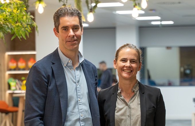 Imagen de Caroline Soladie, CEO de Sodexo en España y Portugal, y Mario Muñoz, CEO de Grupo Mediterránea.