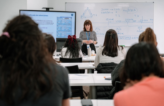 Imagen de un aula de Universae