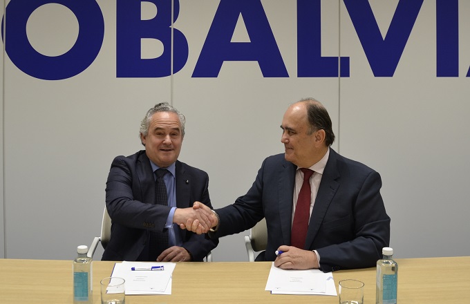 Francisco Mesonero (izda.), director general de la Fundación Adecco, y Javier Pérez Fortea, consejero delegado de Globalvia