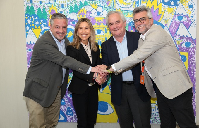 Imagen de Ignacio Gonzalez Ortega, CEO de Gadesoft; Sonia Marzo, directora de capacitación en inteligencia artificial de Microsoft; Francisco Mesonero, director general de la Fundación Adecco; y Óscar Rodríguez, head of IT Industry en el Grupo Adecco. 