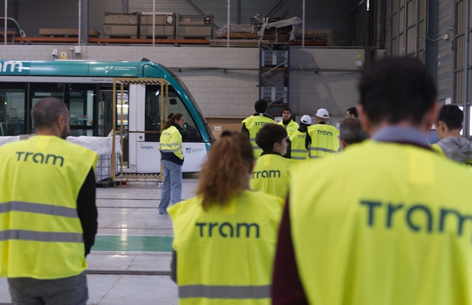 Imagen de los voluntarios de TRAM y Alstom.