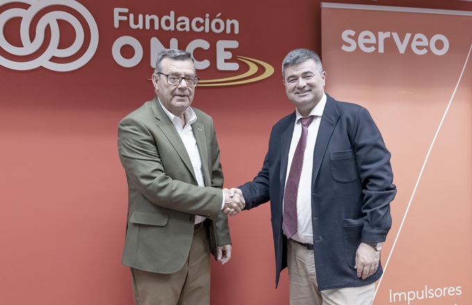 José Luis Martínez Donoso, director general de Fundación ONCE, y Julio Manuel Gualda, chief people officer de Serveo.