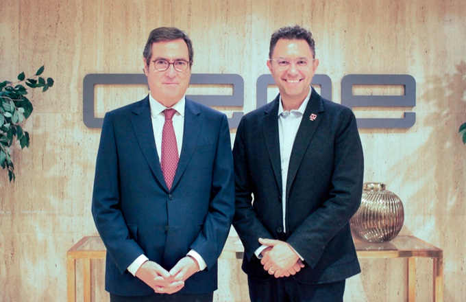 Imagen de Antonio Garamendi, presidente de CEOE, y Osmar Polo, CEO de T-Systems Iberia.