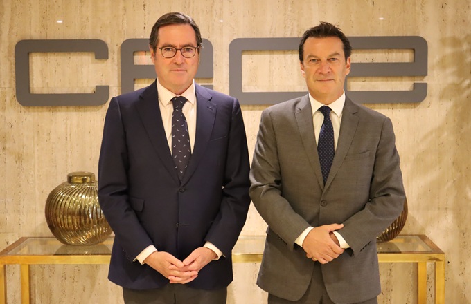 Antonio Garamendi, presidente de la CEOE, y Gabriel Rotella, director general de Pluxee
